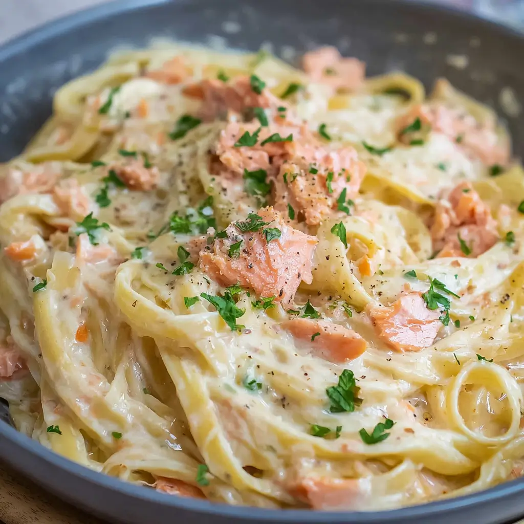 Easy-Creamy-Smoked-Salmon-Pasta-in-content