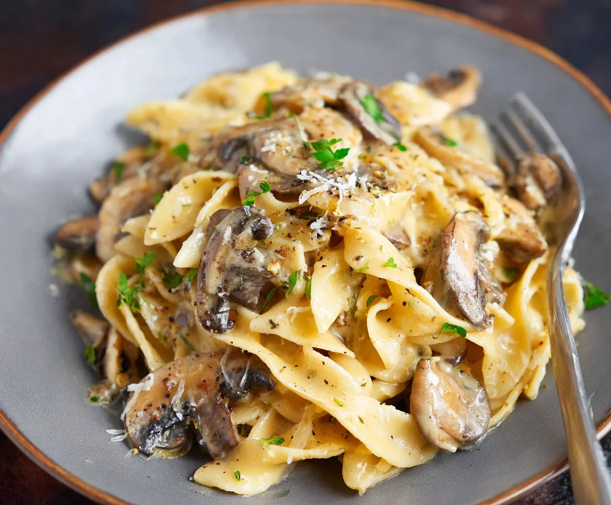 Easy Mushroom Pasta with Creamy Sauce